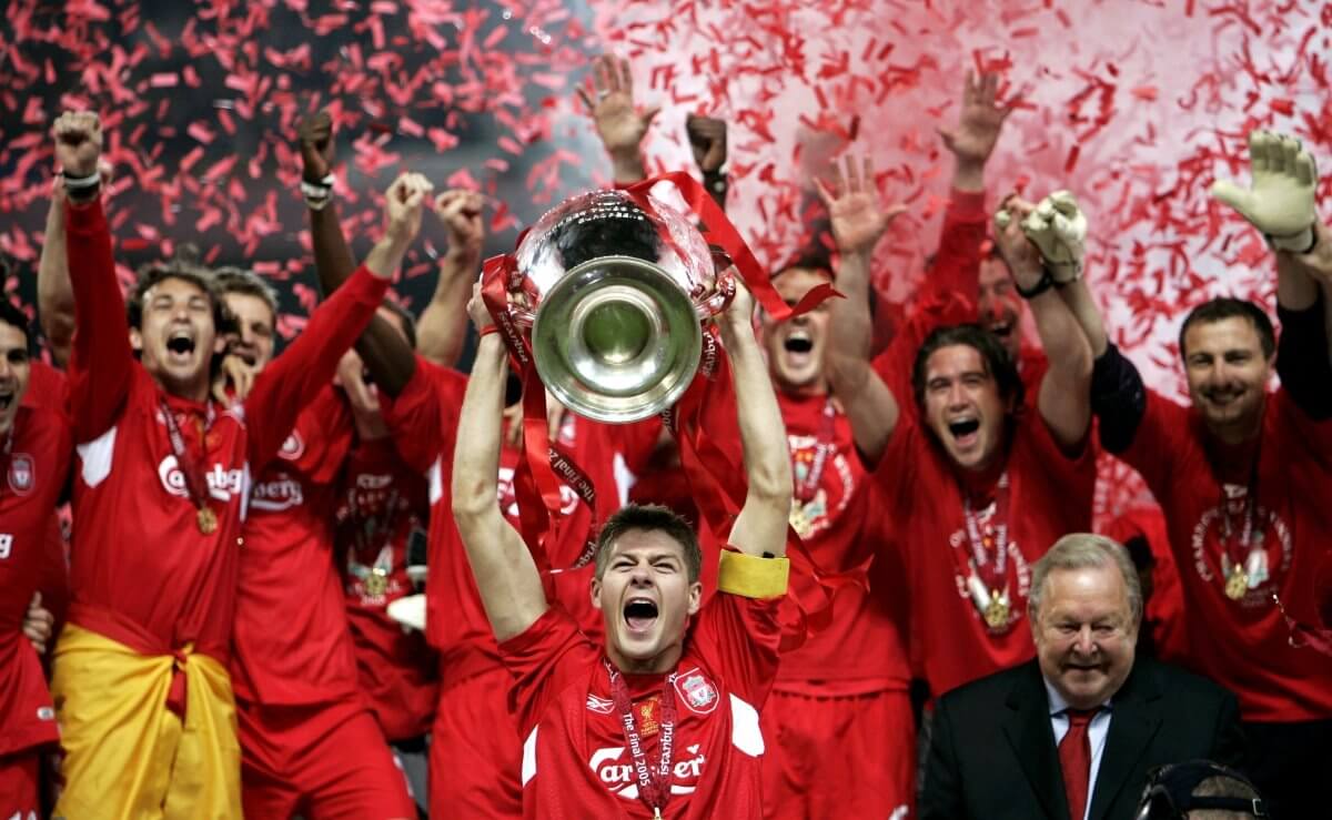 LFC liverpool fc team cheering after the win of the championsleague final