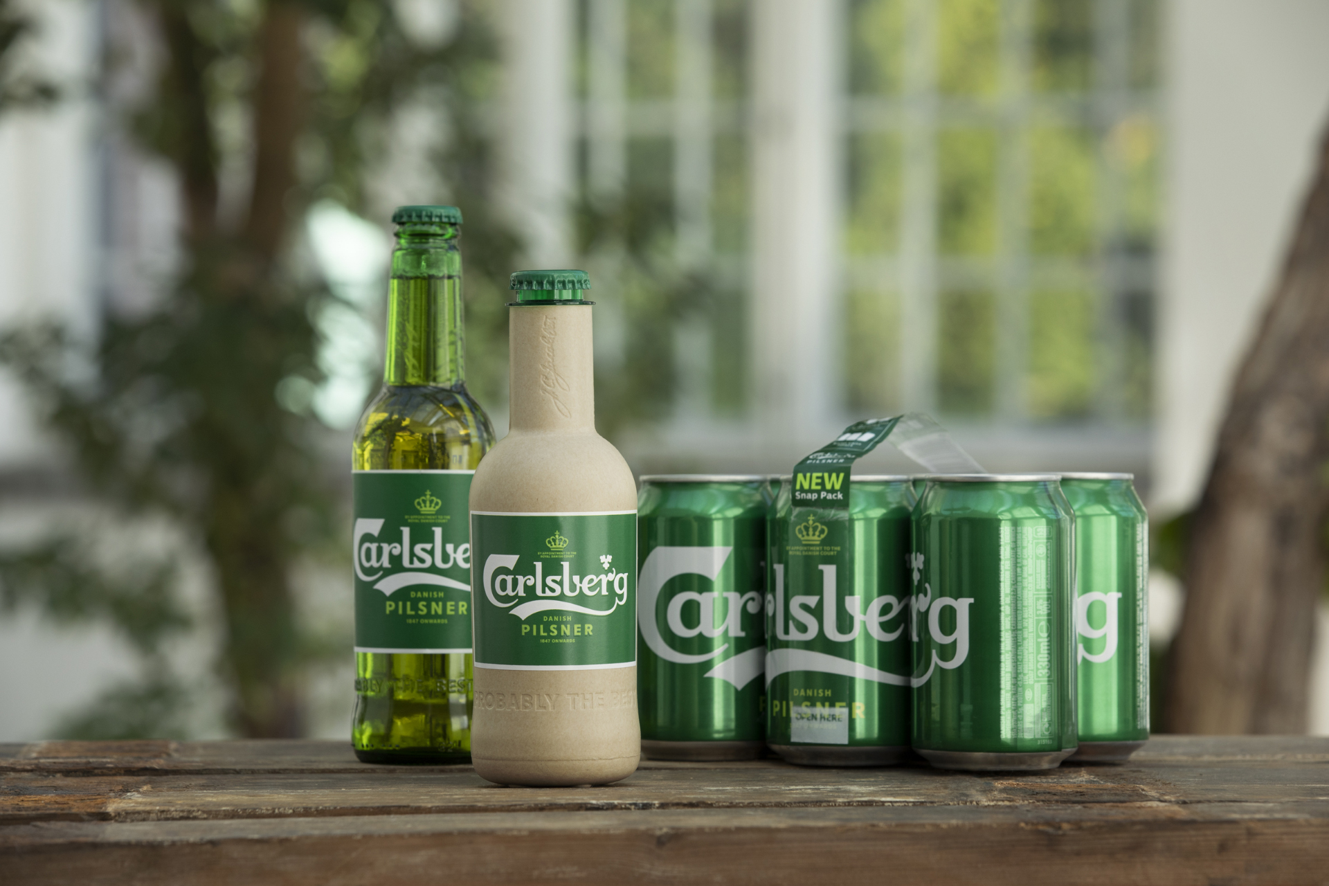 carlsberg fiber paper bottle and snap pack on a table